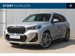 BMW iX1 xDrive30 High Executive M Sport / Panoramadak / Trek, Gebruikt, Zwart, Met garantie (alle), 420 min