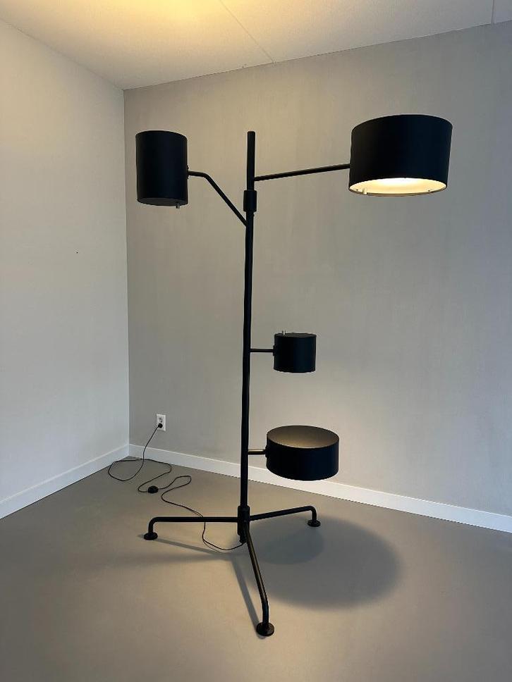 Moooi Statistocrat vloerlamp, Huis en Inrichting, Lampen | Vloerlampen, Zo goed als nieuw, 150 tot 200 cm, Metaal, Ophalen