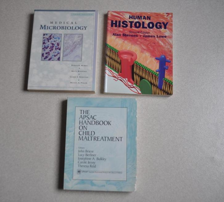 Studieboeken Geneeskunde  -  Engelstalig  -  3  Stuks, Boeken, Studieboeken en Cursussen, Zo goed als nieuw, WO, Beta, Ophalen of Verzenden