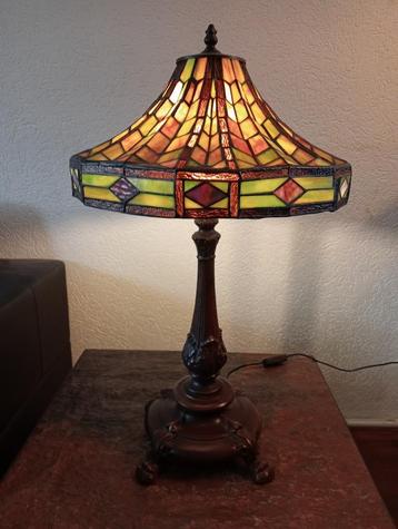 Tiffany / glas in lood  elegante tafellamp 70 cm hoog  beschikbaar voor biedingen