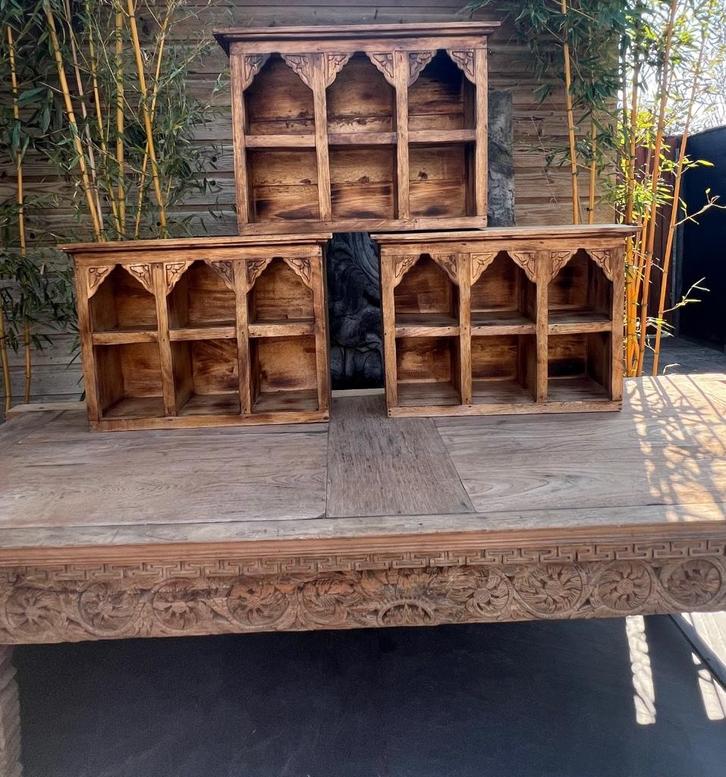 Altaar wandkast uit Bali Indonesie houtsnijwerk wandplank, Huis en Inrichting, Woonaccessoires | Wandplanken en Boekenplanken