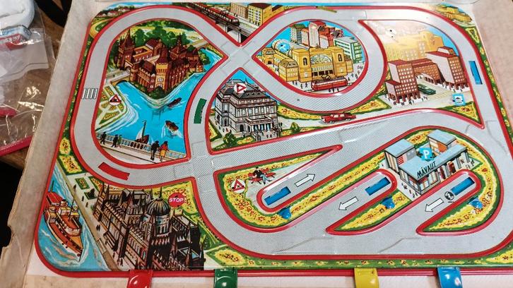 Blikken autospel met 3 auto's en borden jaren 50/60, Antiek en Kunst, Antiek | Speelgoed, Ophalen of Verzenden