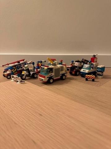 Lego - verschillende voertuigen beschikbaar voor biedingen