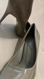 Kayla grijs, Pumps, Ophalen of Verzenden, Zo goed als nieuw, Grijs