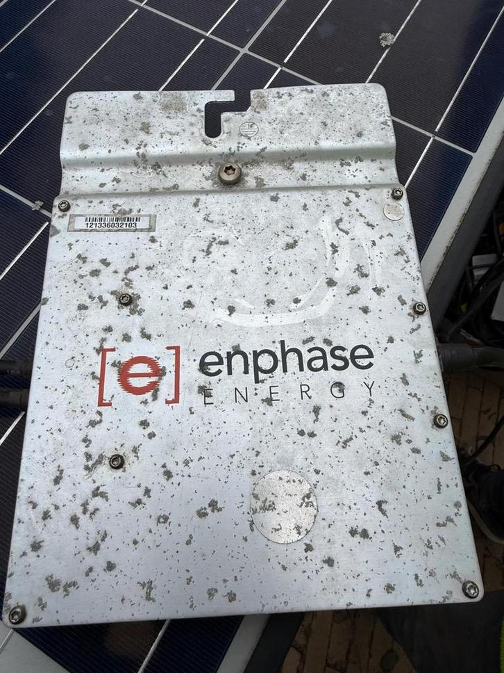 Zonnepanelen met Enphase ME215 Omvormers, Doe-het-zelf en Verbouw, Zonnepanelen en Toebehoren, Gebruikt, Compleet systeem, 200 wattpiek of meer