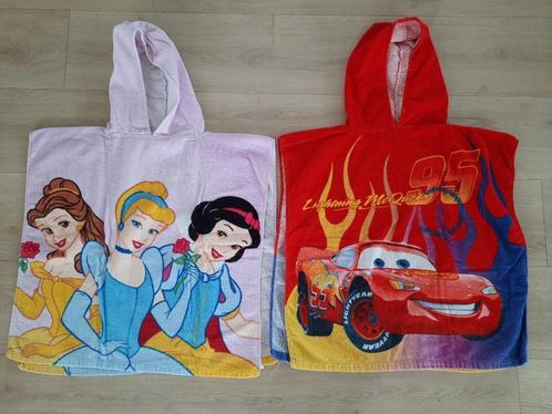 Twee poncho handdoeken Disney prinsessen en Cars, Kinderen en Baby's, Kinderkleding | Overige, Gebruikt, Jongen of Meisje, Ophalen of Verzenden