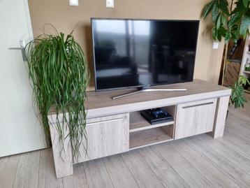 TV-meubel – moderne Scandinavische look beschikbaar voor biedingen