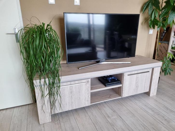 TV-meubel – moderne Scandinavische look, Huis en Inrichting, Kasten | Televisiemeubels, Zo goed als nieuw, Minder dan 100 cm, 150 tot 200 cm