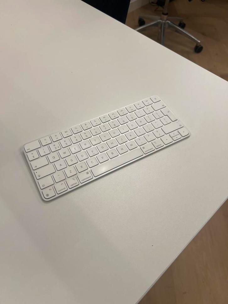 Apple Magic Keyboard - Perfecte staat!, Computers en Software, Toetsenborden, Zo goed als nieuw, Azerty, Draadloos, Multimediatoetsen