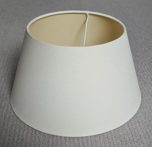 Stijlvolle ivoorkleurige lampenkap, Huis en Inrichting, Lampen | Lampenkappen, Zo goed als nieuw, Minder dan 25 cm, Rond, Ophalen