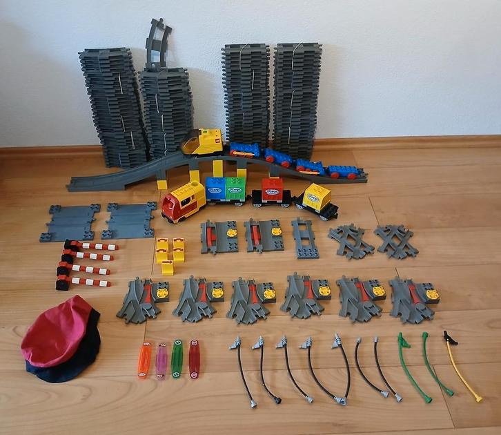 Grote duplo trein: extra rails, wissels 2x trein locomotief, Kinderen en Baby's, Speelgoed | Duplo en Lego, Gebruikt, Duplo, Ophalen of Verzenden