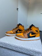 Nike Air Jordan Mid 1 - maat 38/39 - Als nieuw!, Nike Air Jordan, Geel, Ophalen of Verzenden, Sneakers of Gympen
