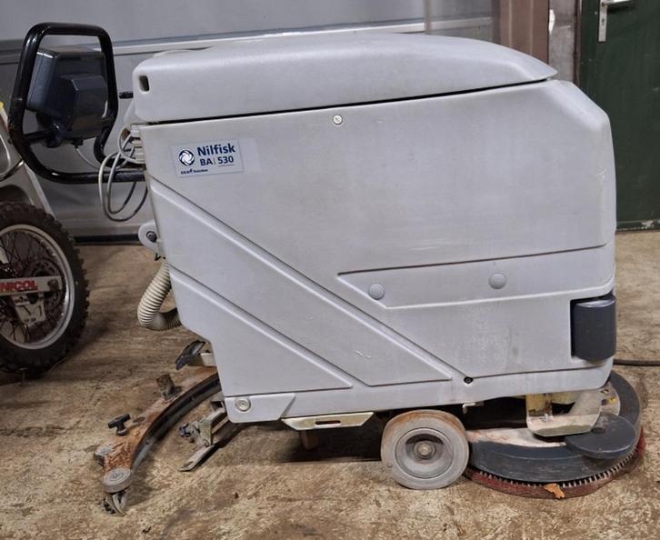 Nilfisk BA 530 veeg en schrobmachine, Doe-het-zelf en Verbouw, Reinigingsmachines, Gebruikt, Ophalen