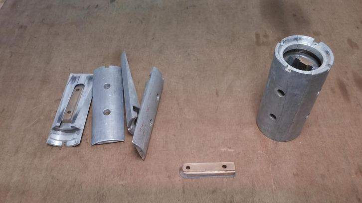 Messing aluminium onderdelen geen idee...., Doe-het-zelf en Verbouw, Dakpannen en Dakbedekking, Gebruikt, Dakpannen, Steen of Klei
