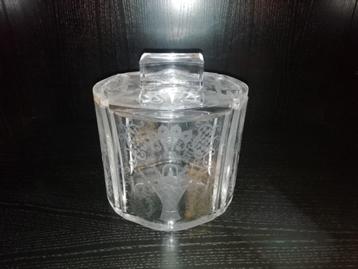 Prachtig gegraveerde bonbonnière/suikerpot glas/kristal beschikbaar voor biedingen