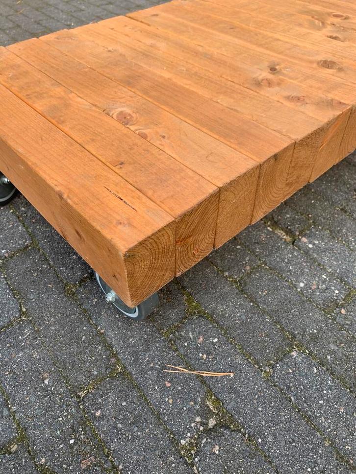 Stoere houten salontafel op wielen, Huis en Inrichting, Tafels | Salontafels, Zo goed als nieuw, Minder dan 50 cm, 50 tot 100 cm