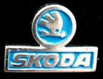 Skoda speld met tekst lichtblauw, Verzamelen, Speldjes, Pins en Buttons, Verzenden, Nieuw, Transport, Speldje of Pin