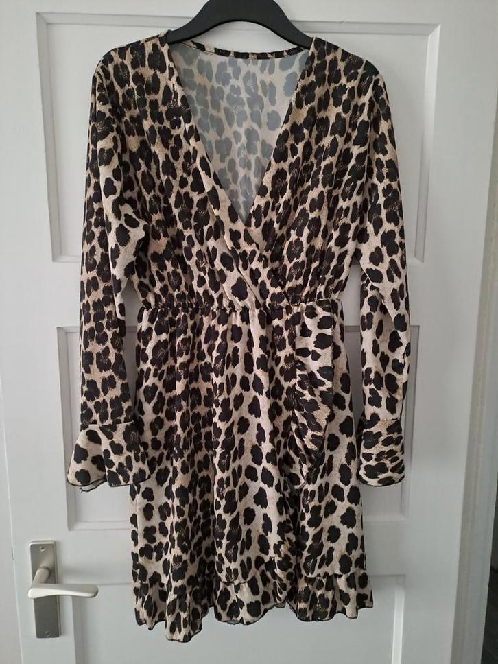 Panterprint jurk maat M/ L, Kleding | Dames, Jurken, Zo goed als nieuw, Maat 38/40 (M), Bruin, Boven de knie, Ophalen of Verzenden
