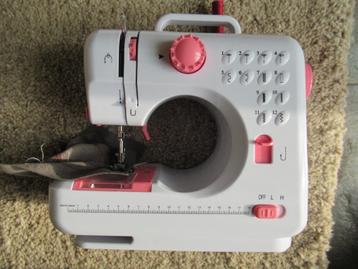 Electrische NAAIMACHINE Love 2 Craft compact nieuw € 25 beschikbaar voor biedingen