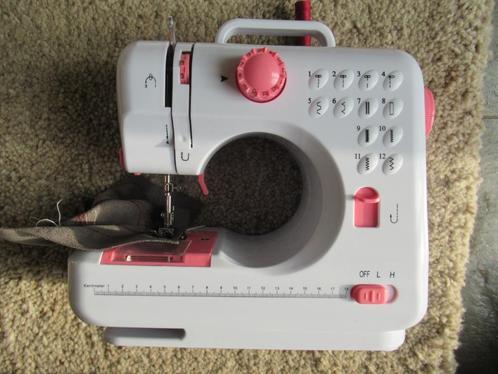 Electrische NAAIMACHINE Love 2 Craft compact nieuw € 25, Hobby en Vrije tijd, Naaimachines en Toebehoren, Nieuw, Naaimachine, Overige merken