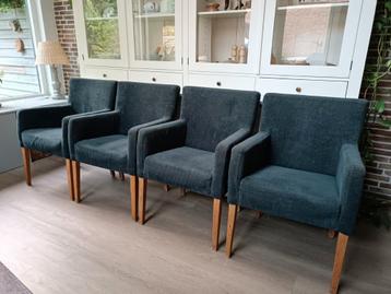 4 stoelen antraciet kleurig beschikbaar voor biedingen