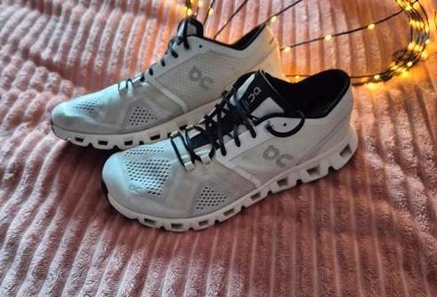 On Cloud hardloopschoenen EU 42.5, Kleding | Dames, Schoenen, Gedragen, Sportschoenen, Wit, Ophalen of Verzenden