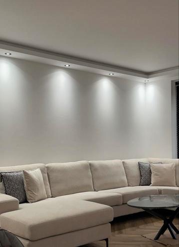 Moderne U-bank BEIGE met zwarte poten, extra groot beschikbaar voor biedingen