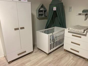 Zeer mooie complete babykamer. beschikbaar voor biedingen