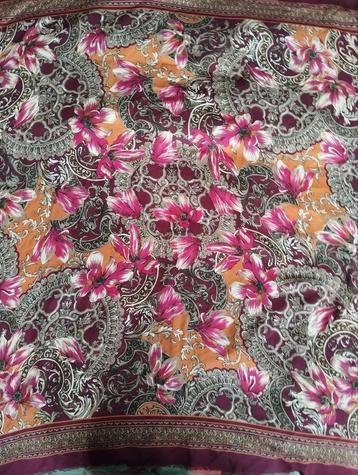 Hoofddoek / Sjaal / omslagdoek bloemen - 115 cm x115 cm beschikbaar voor biedingen