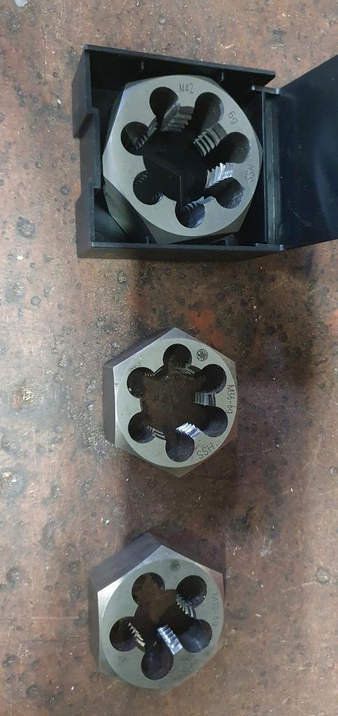 Snijmoer M42 M36 M30 zgan. Per stuk te koop., Doe-het-zelf en Verbouw, Gereedschap | Boormachines, Zo goed als nieuw, Kolomboormachine