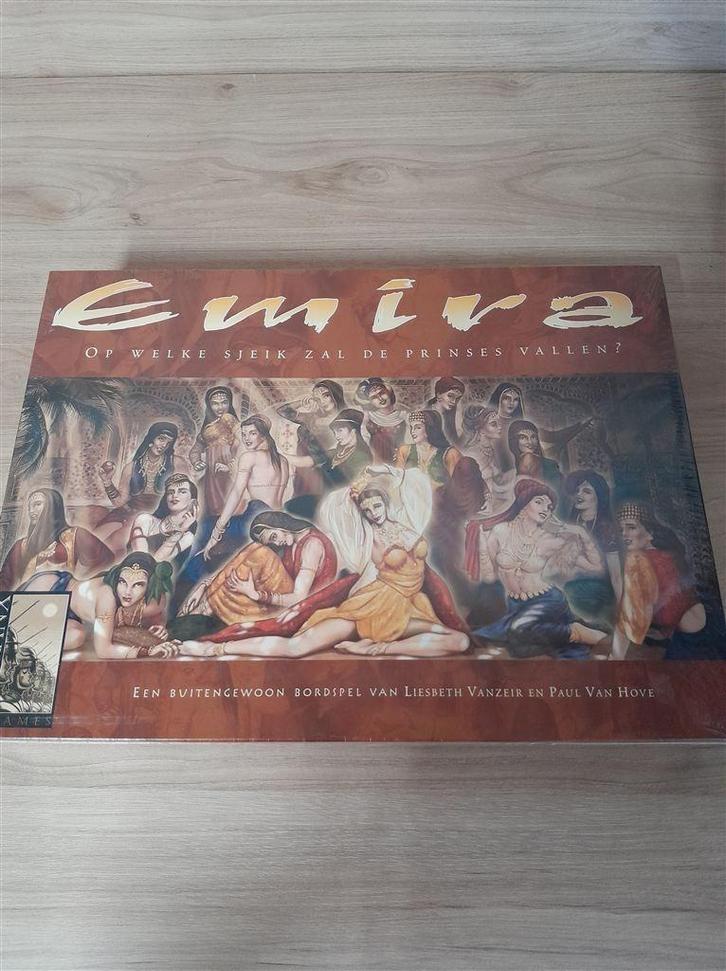 Emira op welke sjeik zal de prinses vallen? [s1016], Hobby en Vrije tijd, Gezelschapsspellen | Bordspellen, Zo goed als nieuw