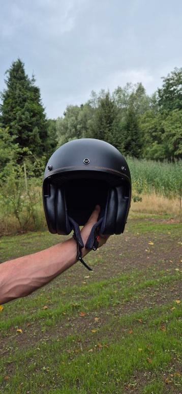  De Scorpion Belfast Evo geïntegreerde zonnevizier.  beschikbaar voor biedingen