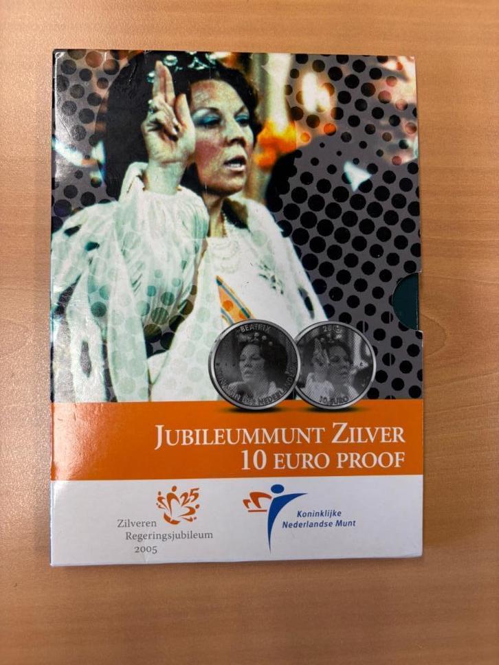 Tien euro proof Beatrix jubieum zilver in blister KNM2005, Postzegels en Munten, Munten | Nederland, Euro's, Koningin Beatrix
