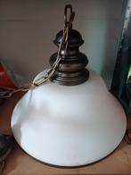 Vintage hanglamp met witte glazen kap, Gebruikt, Vintage, Ophalen of Verzenden, Glas