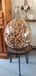 Buikfles met klein tafeltje en wijnrek, Ophalen