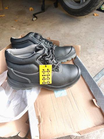 Nieuwe Werk Schoenen - Maat 43 beschikbaar voor biedingen