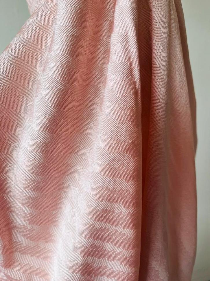 Luxe zachte roze gordijnen met embrasse, 2 delig, 230 x 145, Huis en Inrichting, Stoffering | Gordijnen en Lamellen, Zo goed als nieuw