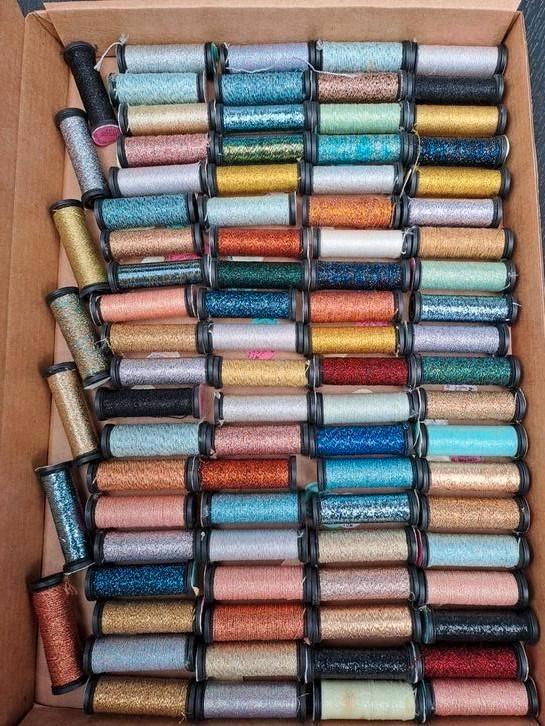 Nieuw Zeer grote partij Kreinik borduurgaren / zijde ruim 85, Hobby en Vrije tijd, Borduren en Borduurmachines, Nieuw, Borduurgaren of Zijde