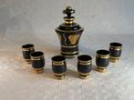 Elegante vintage likeurset in zwart glas met gouddecor, Antiek en Kunst, Antiek | Servies compleet, Ophalen of Verzenden