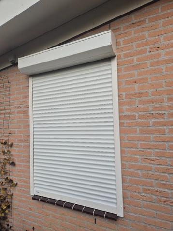 Elektrisch rolluik wit 111x143 beschikbaar voor biedingen