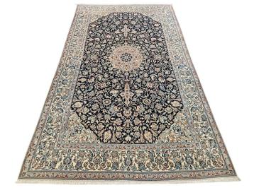 Handmade Persian wool Naïn carpet medallion silk 230x377cm beschikbaar voor biedingen