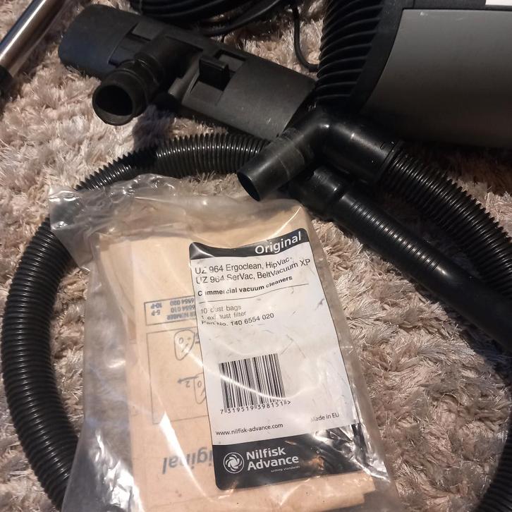 Heupstofzuiger nilfisk, Witgoed en Apparatuur, Stofzuigers, Zo goed als nieuw, Stofzuiger, Minder dan 1200 watt, Stofzak, Ophalen