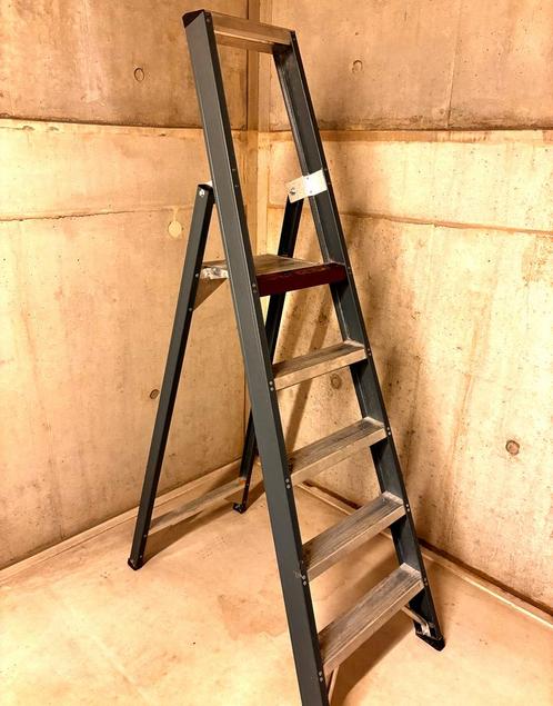 Altrex Falco FEO 5 treden – praktisch nieuw, Doe-het-zelf en Verbouw, Ladders en Trappen, Zo goed als nieuw, Minder dan 2 meter