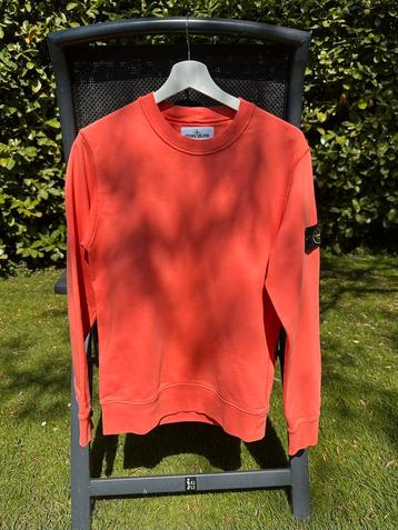 Stone Island sweater oranje beschikbaar voor biedingen