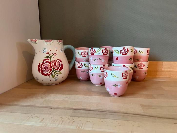 Jet ter Steege C'est la vie - Kan & 8 Bekers, Huis en Inrichting, Keuken | Servies, Zo goed als nieuw, Kop(pen) en/of Schotel(s)