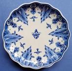 Porceleyne Fles 1975 Floraal bordje 14,5cm (T9-15) geschulpt, Antiek en Kunst, Antiek | Wandborden en Tegels, Ophalen of Verzenden