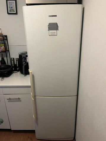 Samsung Koelkast met Vriesvak - Gebruikt beschikbaar voor biedingen