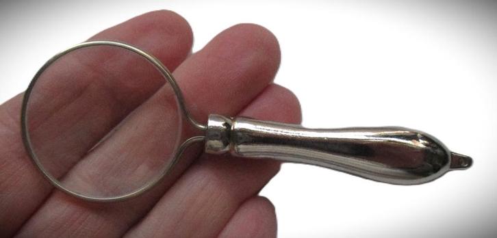 Loep~Vergrootglas~Zilver kleur.~Antiek look, Hobby en Vrije tijd, Vergrootglazen, Loepen en Loeplampen, Zo goed als nieuw, Vergrootglas of Loep