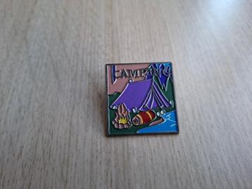 1 grote pin met - CAMPING - te koop beschikbaar voor biedingen