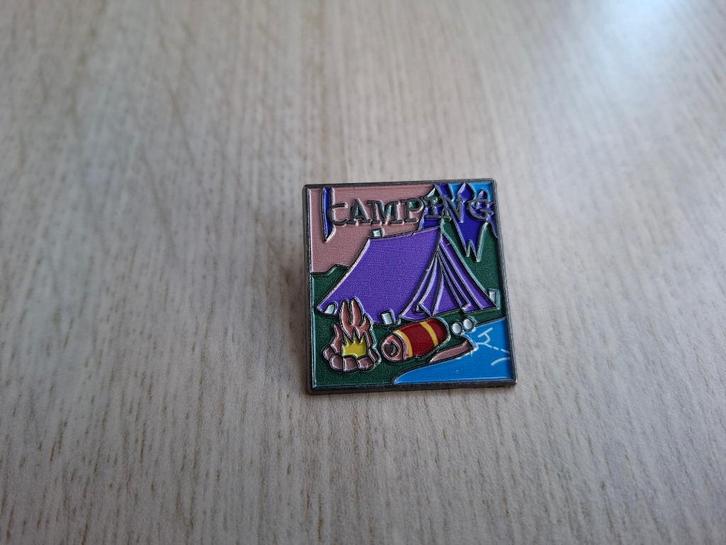 1 grote pin met - CAMPING - te koop, Verzamelen, Speldjes, Pins en Buttons, Nieuw, Speldje of Pin, Stad of Land, Ophalen of Verzenden